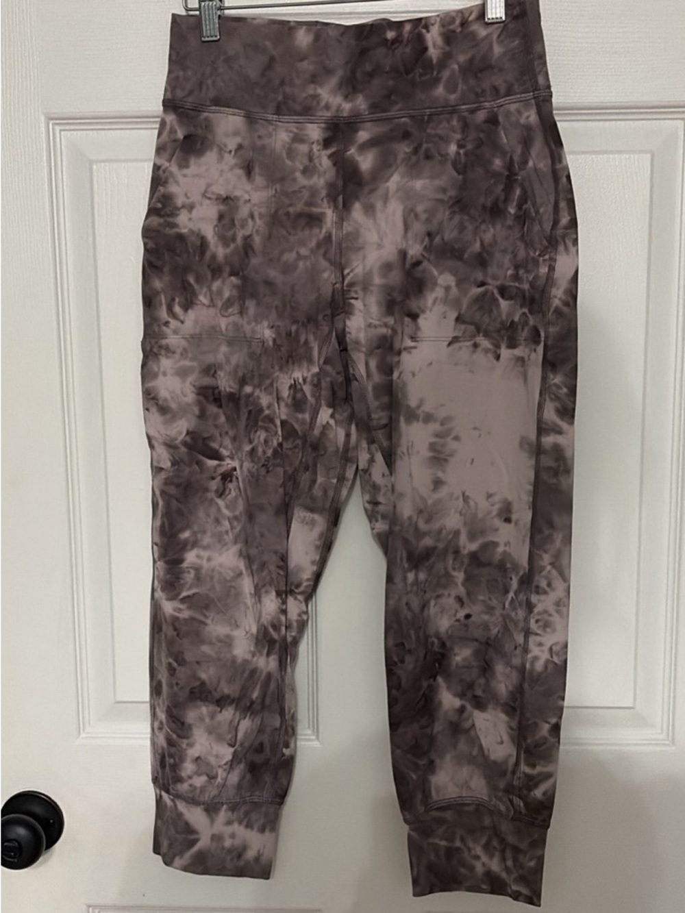 lululemon athletica Align High Rise Cropped Joggers in Diamond Dye Mink Berry
